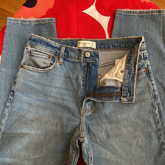 Abercrombie & Fitch The Mom High Rise Jean Sz 29 Straight Leg Frayed Hem Grunge - Picture 9 of 16